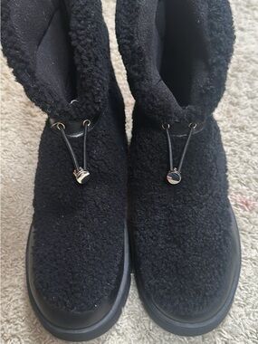 Marc Fisher Black Fleece-Style Pull-Cord Winter Boots